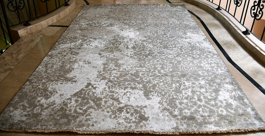 Grey and Silky Silver Modern Hand-Made Chobi Carpet (6x9 ft)